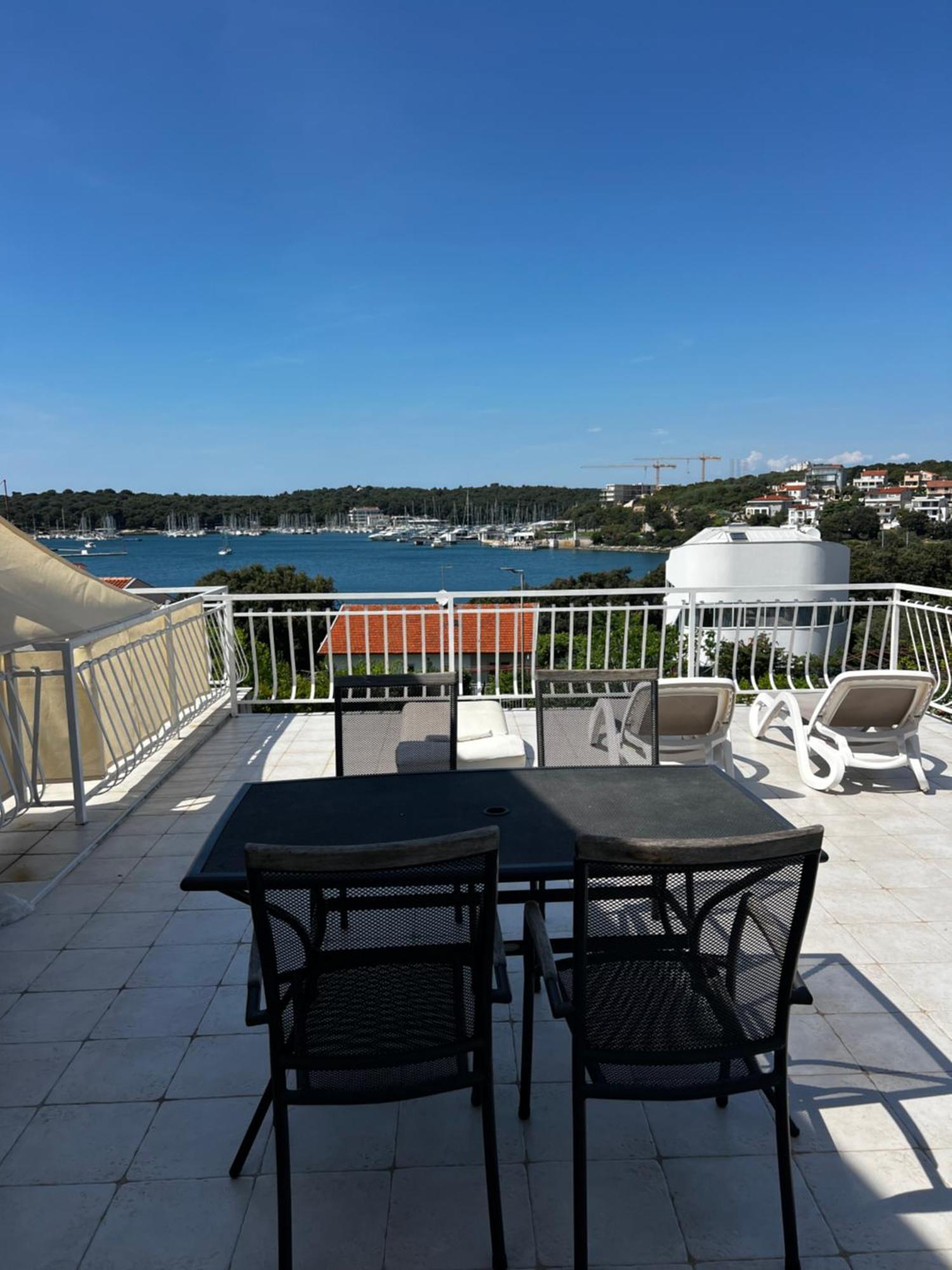 Apartments By The Sea Pula Buitenkant foto